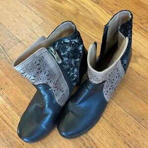 L'ATISTE Black and Brown Ankle Booties